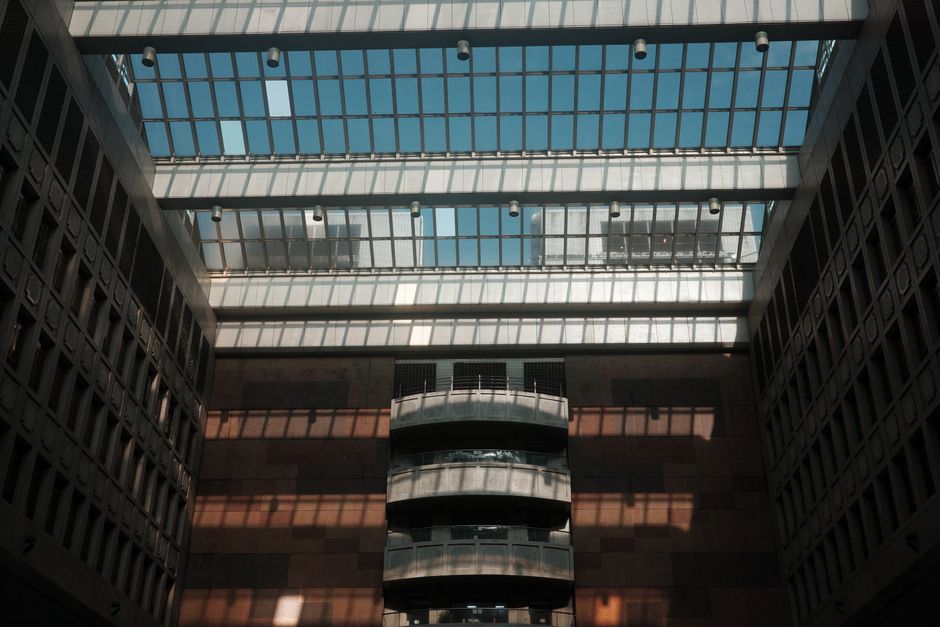 Atrium pozwala wprowadzić światło głęboko do wnętrza budynku