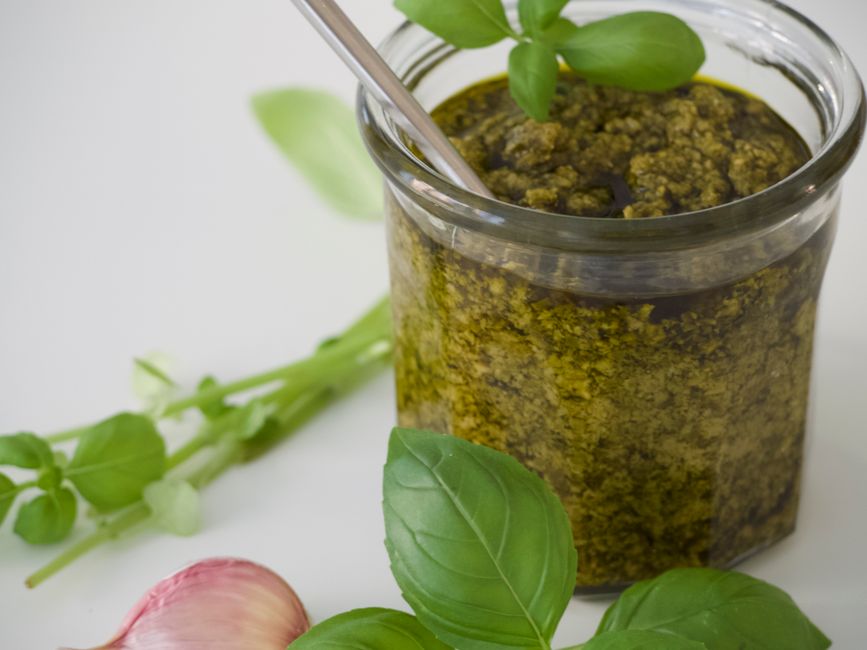 Dlaczego warto robić własne pesto, a nie kupować gotowe